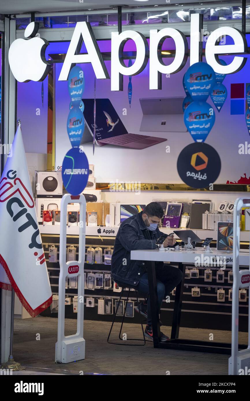 Hp laptop logo hi-res stock photography and images - Alamy