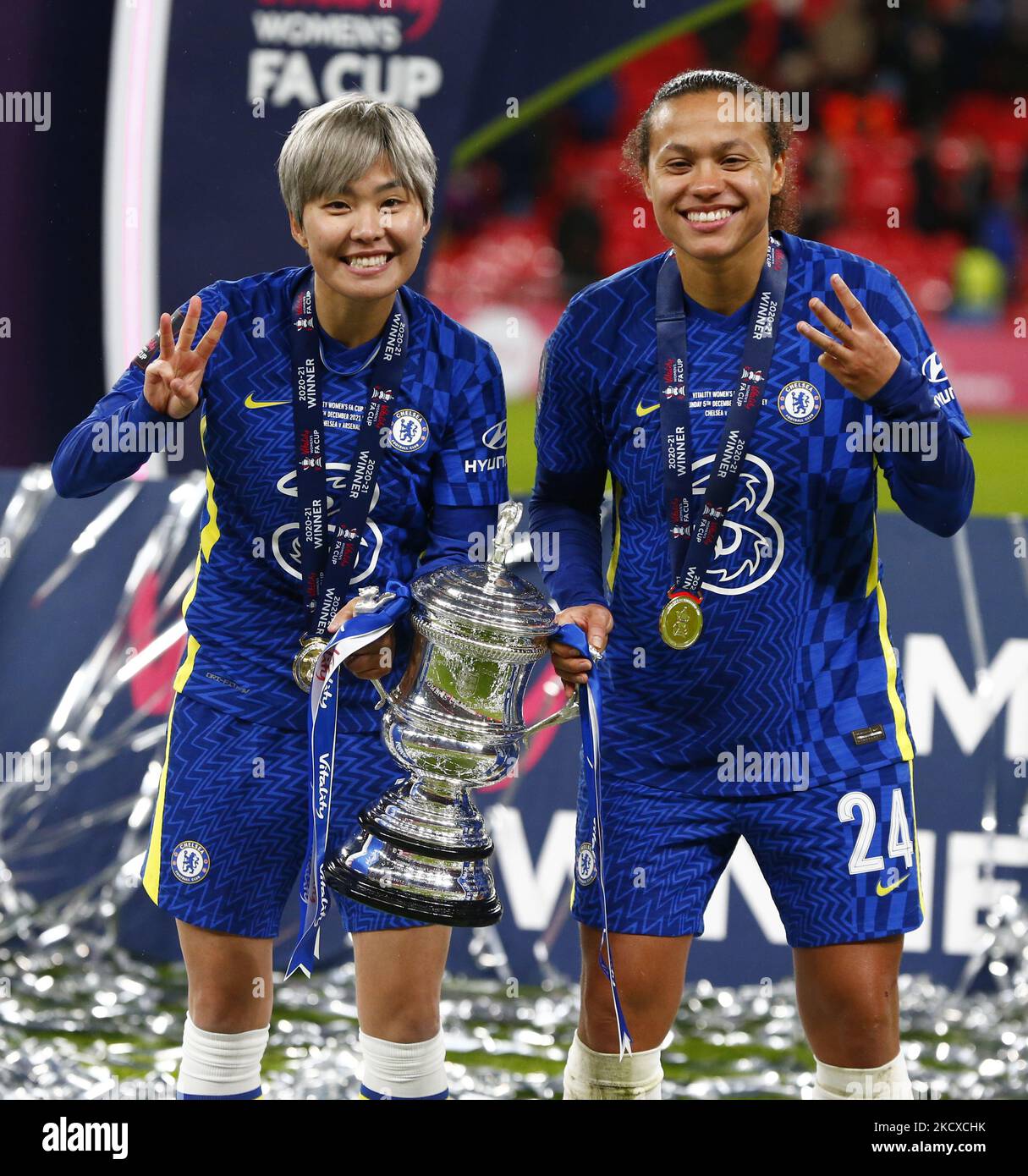L-R ch10 holding The Women's FA Cupand and Chelsea Women Drew Spence after Vitality Women's FA Cup Final 2021 between Arsenal and Chelsea at Wembley stadium, London, England on 05th December 2021 (Photo by Action Foto Sport/NurPhoto) Stock Photo