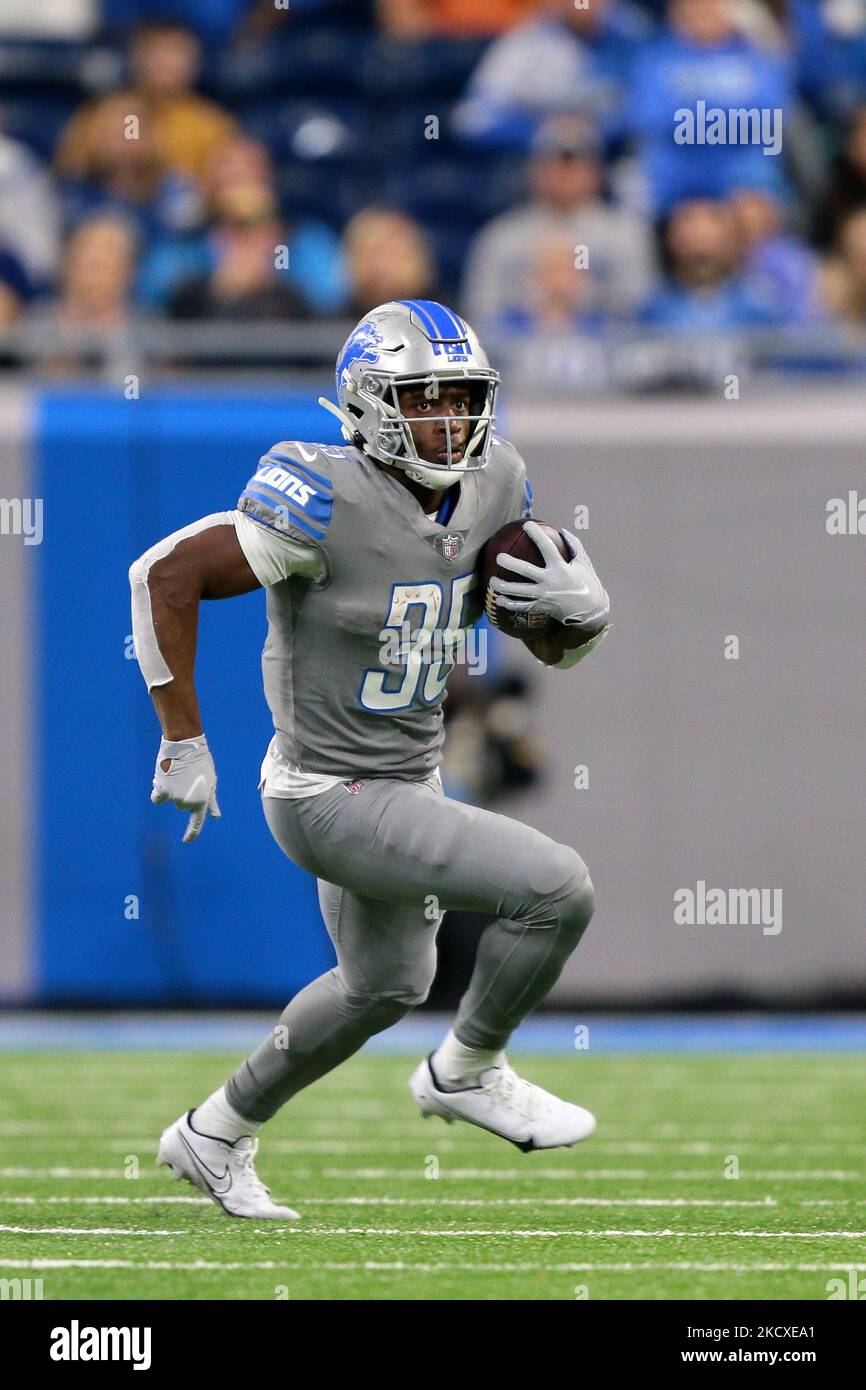 Detroit Lions running back Godwin Igwebuike (35) runs the ball during the second half of an NFL football game against the Minnesota Vikings in Detroit, Michigan USA, on Sunday, December 5, 2021. (Photo by Jorge Lemus/NurPhoto) Stock Photo