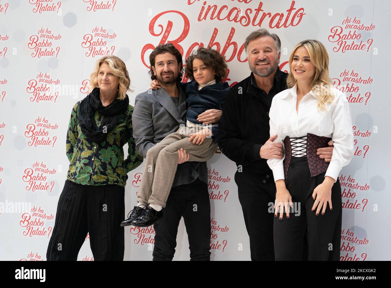 Angela Finocchiaro, Alessandro Siani, Christian De Sica, and Diletta