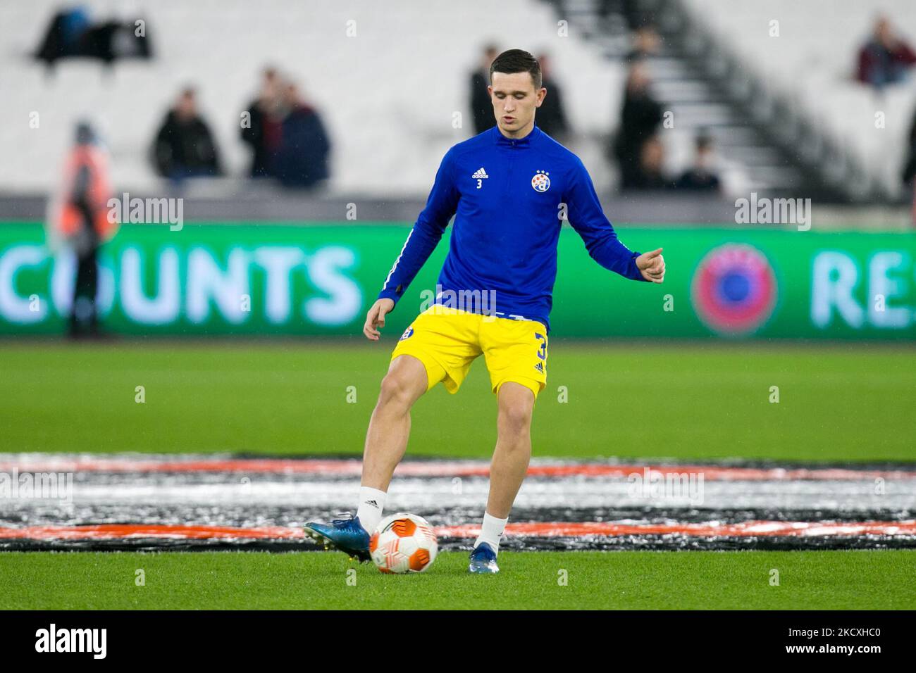 Daniel Stefulj of Dinamo Zagreb warms up during the UEFA Europa League match between West Ham United and Dinamo Zagreb at the London Stadium, Stratford on Thursday 9th December 2021. (Photo by Federico Maranesi/MI News/NurPhoto) Stock Photo