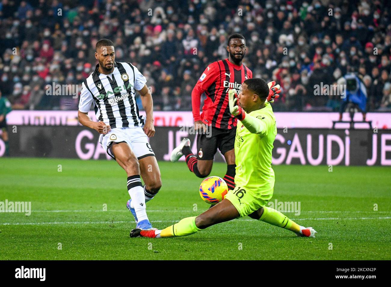 Udinese's Norberto Bercique Gomes Betuncal scores a goal 1-0 during the italian soccer Serie A match Udinese Calcio vs AC Milan on December 11, 2021 at the Friuli - Dacia Arena stadium in Udine, Italy (Photo by Ettore Griffoni/LiveMedia/NurPhoto) Stock Photo