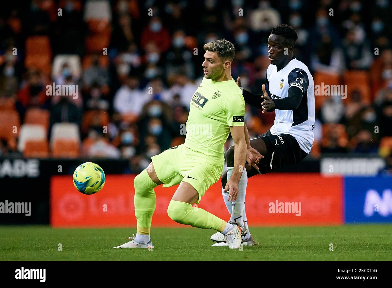 Lucas Boye (L) of Elche CF competes for the ball with Mouctar Diakhaby of Valencia CF during the La Liga Santander match between Valencia CF and Elche CF at Mestalla stadium on December 11, 2021 in Valencia, Spain (Photo by David Aliaga/NurPhoto) Stock Photo