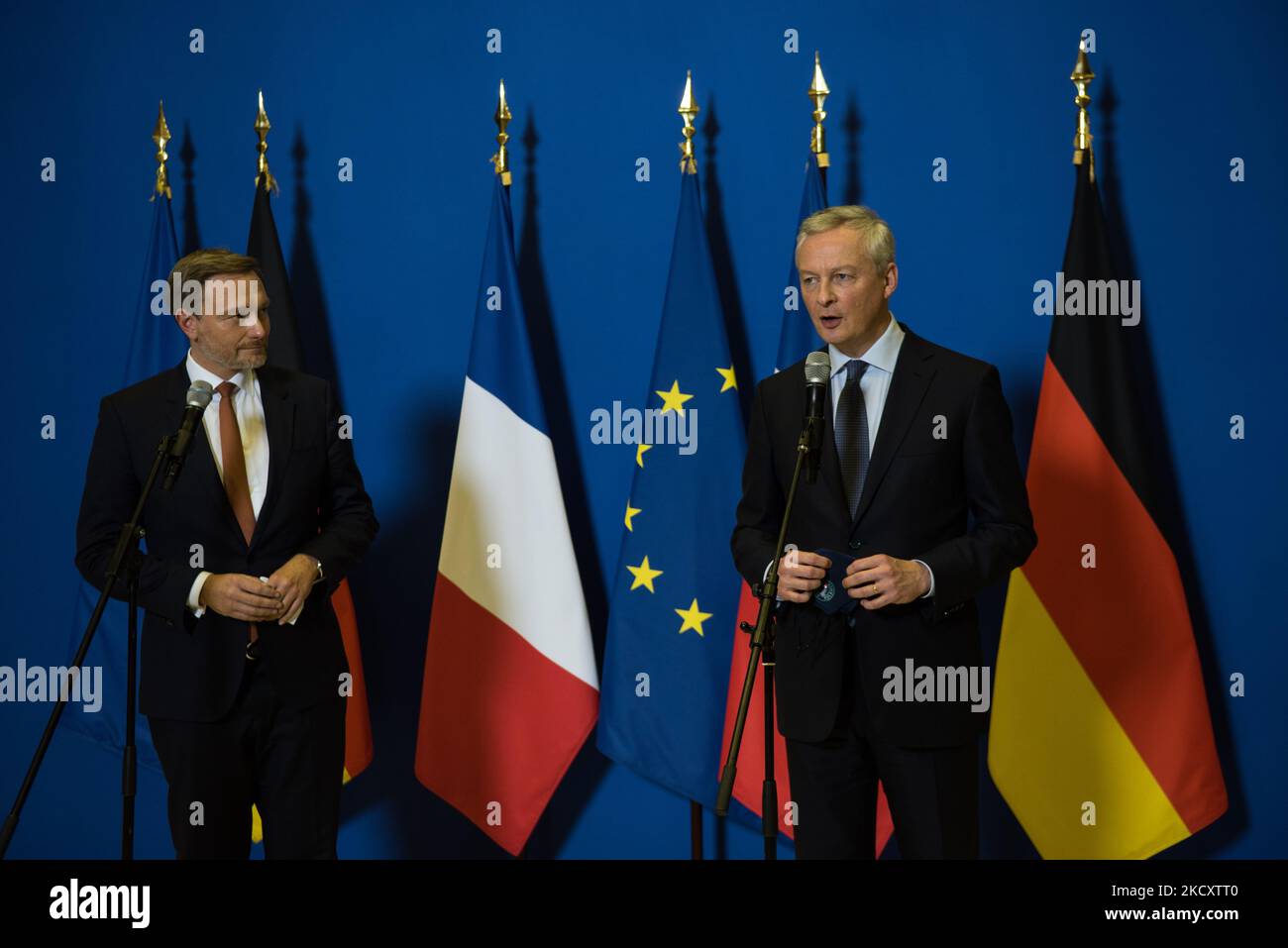French Economy Minister Bruno Le Maire and the newly appointed German Economy Minister Christian Lindner during their joint press conference in Bercy, Paris, 13 December, 2021. (Photo by Andrea Savorani Neri/NurPhoto) Stock Photo