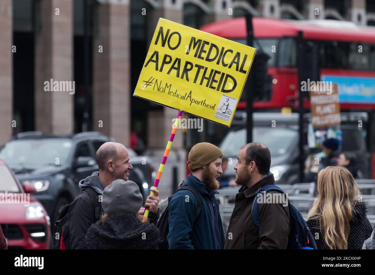 LONDON, UNITED KINGDOM - DECEMBER 15, 2021: Demonstrators protest outside Houses of Parliament against vaccine passports and mandates after MPs voted yesterday in favour of Covid vaccine certificates for some larger venues as well as mandatory vaccinations for NHS and social care workers in England on December 15, 2021 in London, England. The measures approved by MPs are part of the government's winter Plan B introduced in response to the emergence of the new coronavirus variant - Omicron - and a rapid rise in cases in the run up to Christmas. (Photo by WIktor Szymanowicz/NurPhoto) Stock Photo