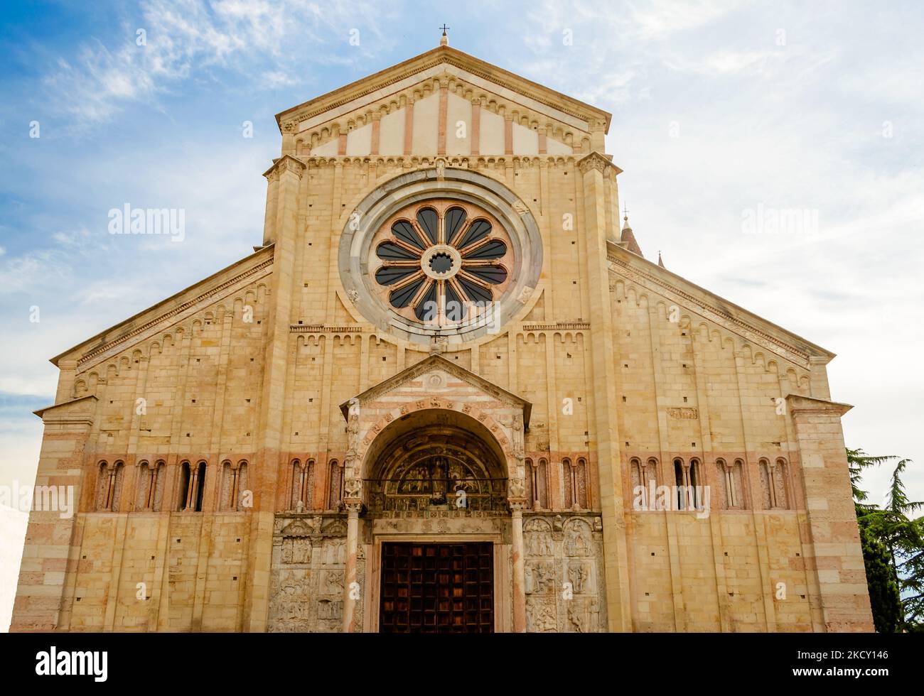 Facade of San Zeno Cathedral, Verona, Italy Stock Photo Alamy