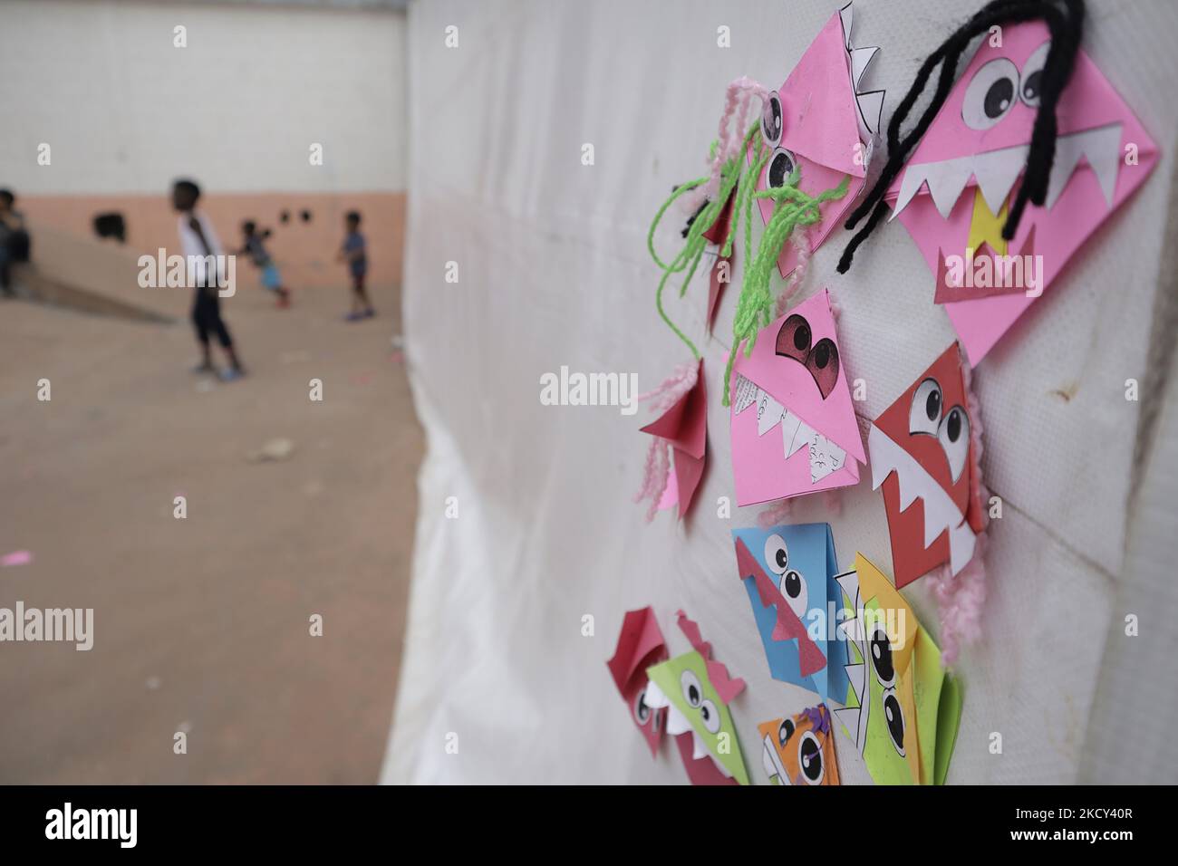 Origami and drawings made by children from the migrant caravan and clean-up workers separate rubbish at the Casa Peregrino in Mexico City during their temporary stay in the capital. (Photo by Gerardo Vieyra/NurPhoto) Stock Photo