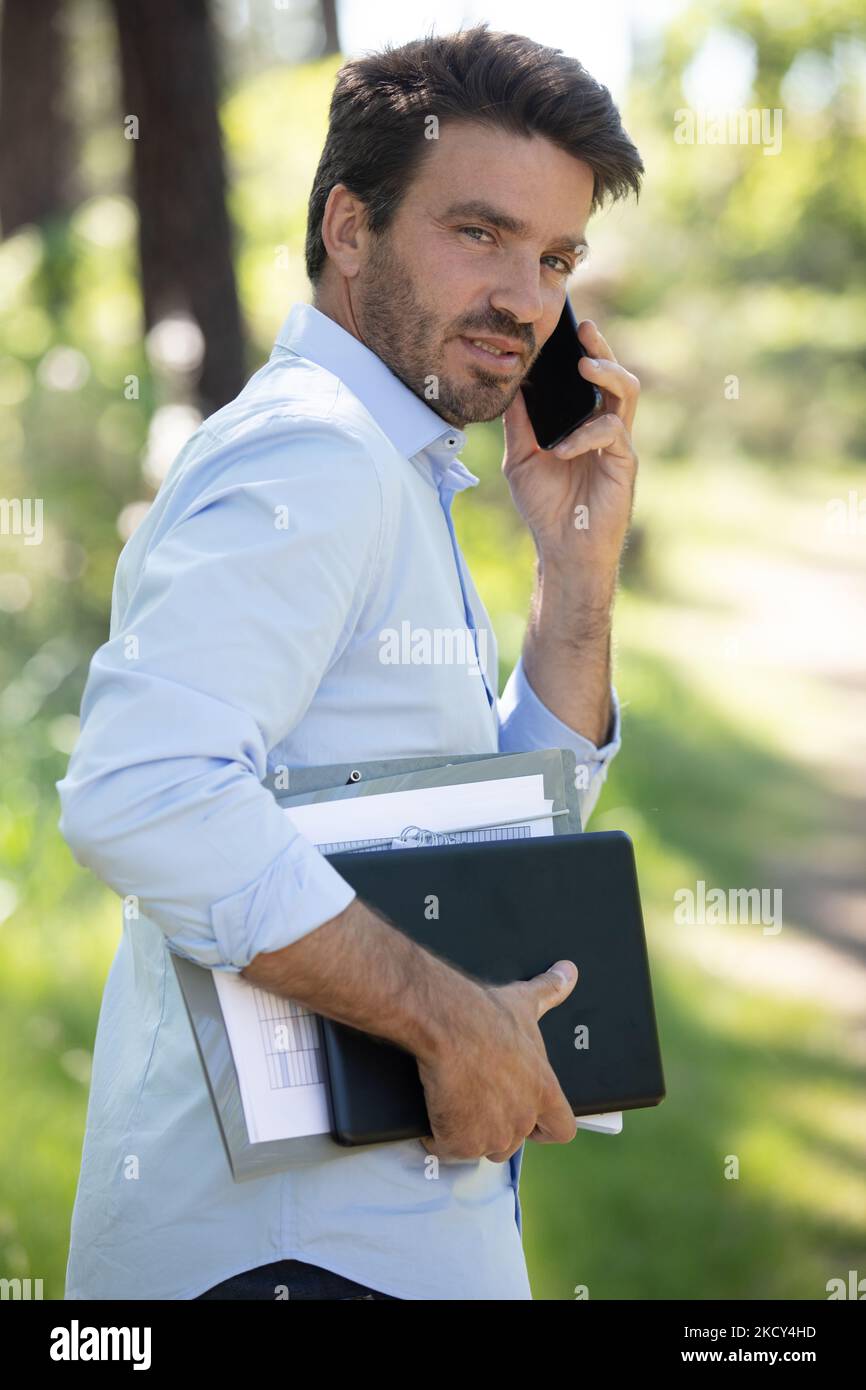 On Phone Rushing People rushing on mobile hi-res stock photography and images - Alamy