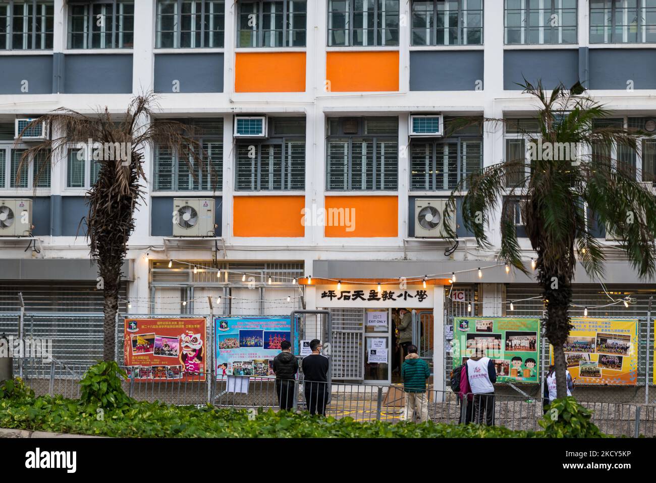 The Ping Shek polling bureau in Choi Hung, in Hong Kong, China, on December 19, 2021. (Photo by Marc Fernandes/NurPhoto) Stock Photo