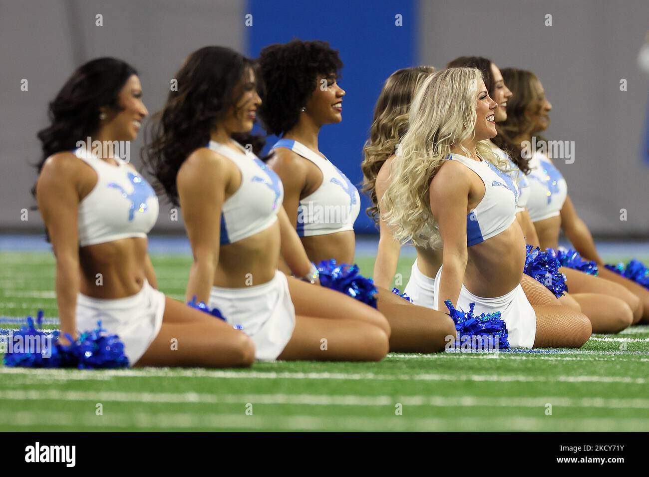 Detroit Lions cheerleaders perform prior to an NFL football game between the Detroit Lions and the Arizona Cardinals in Detroit, Michigan USA, on Sunday, December 19, 2021. (Photo by Amy Lemus/NurPhoto) Stock Photo