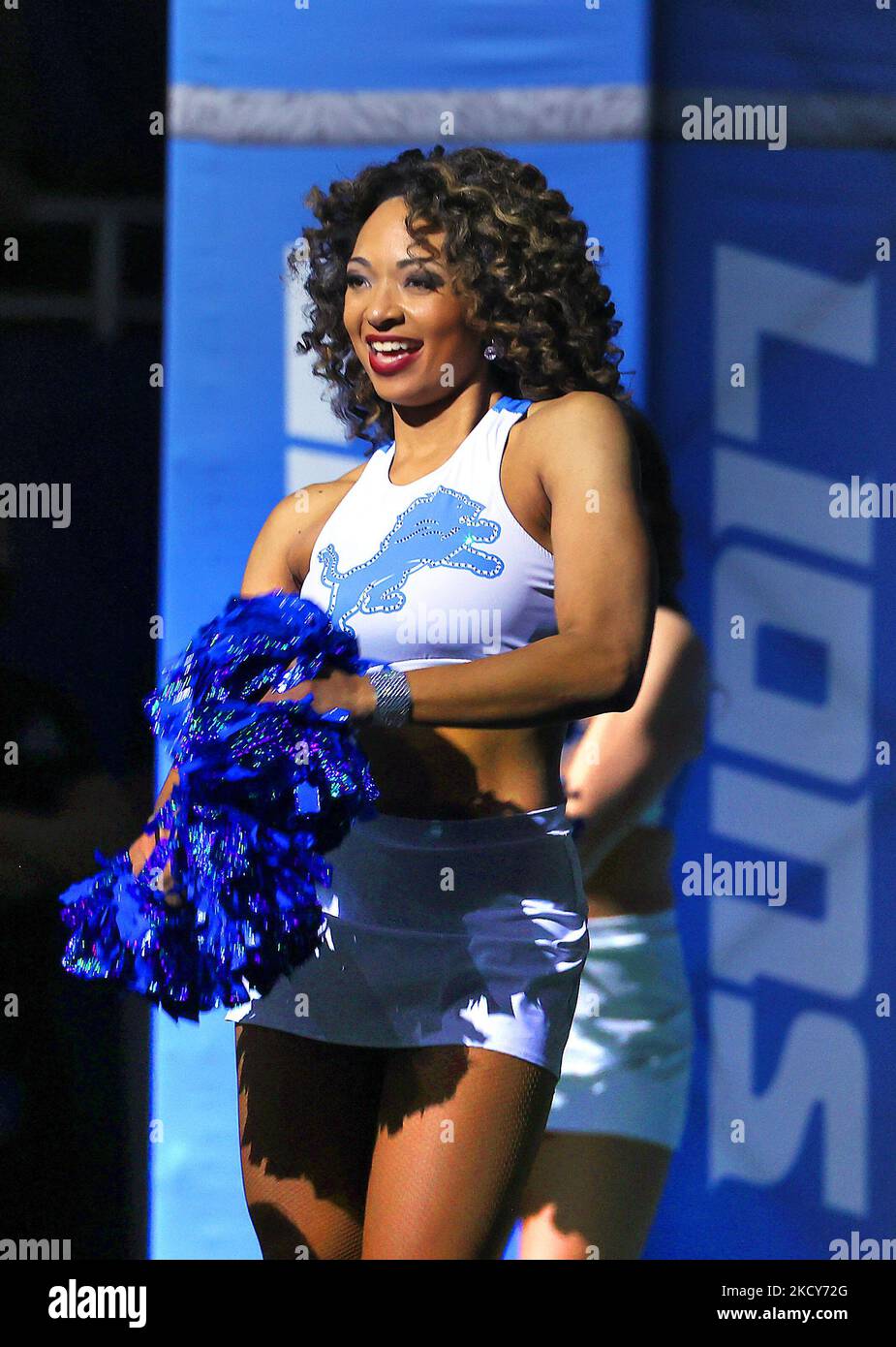 Detroit cheerleaders line up for the players’ entrance during an NFL football game between the Detroit Lions and the Arizona Cardinals in Detroit, Michigan USA, on Sunday, December 19, 2021. (Photo by Amy Lemus/NurPhoto) Stock Photo