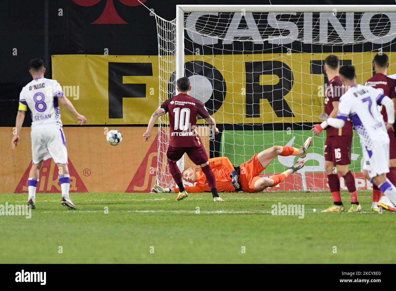 Players of CFR Cluj celebrating goal scoring during the game against FC  Arges, disputed on Dr Constantin Radulescu Stadium, Cluj-Napoca, 19  December 2021 (Photo by Flaviu Buboi/NurPhoto Stock Photo - Alamy