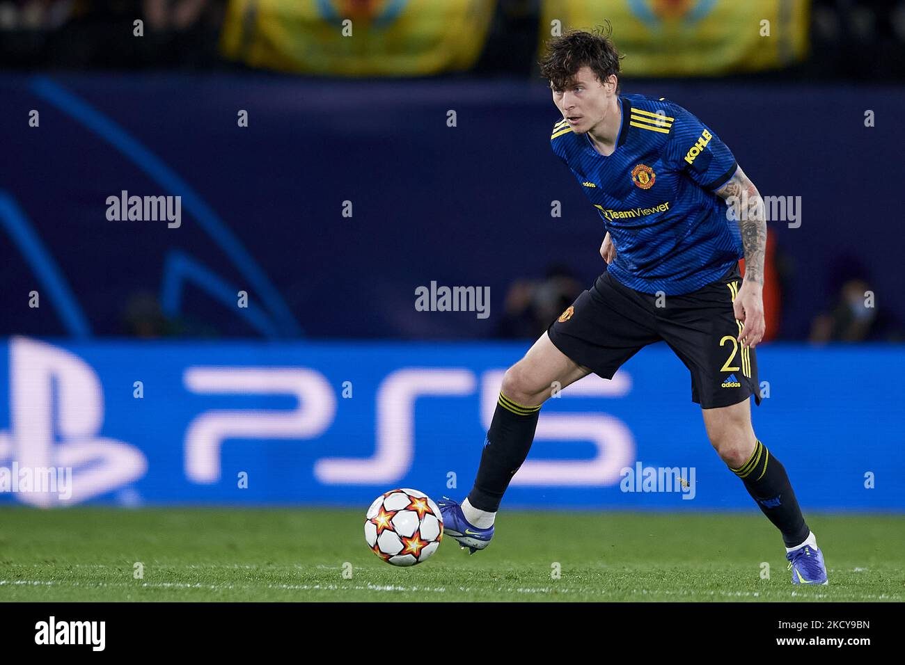 Victor Lindelof of Manchester United controls the ball during the UEFA Champions League group F match between Villarreal CF and Manchester United at Estadio de la Ceramica on November 23, 2021 in Villarreal, Spain. (Photo by Jose Breton/Pics Action/NurPhoto) Stock Photo