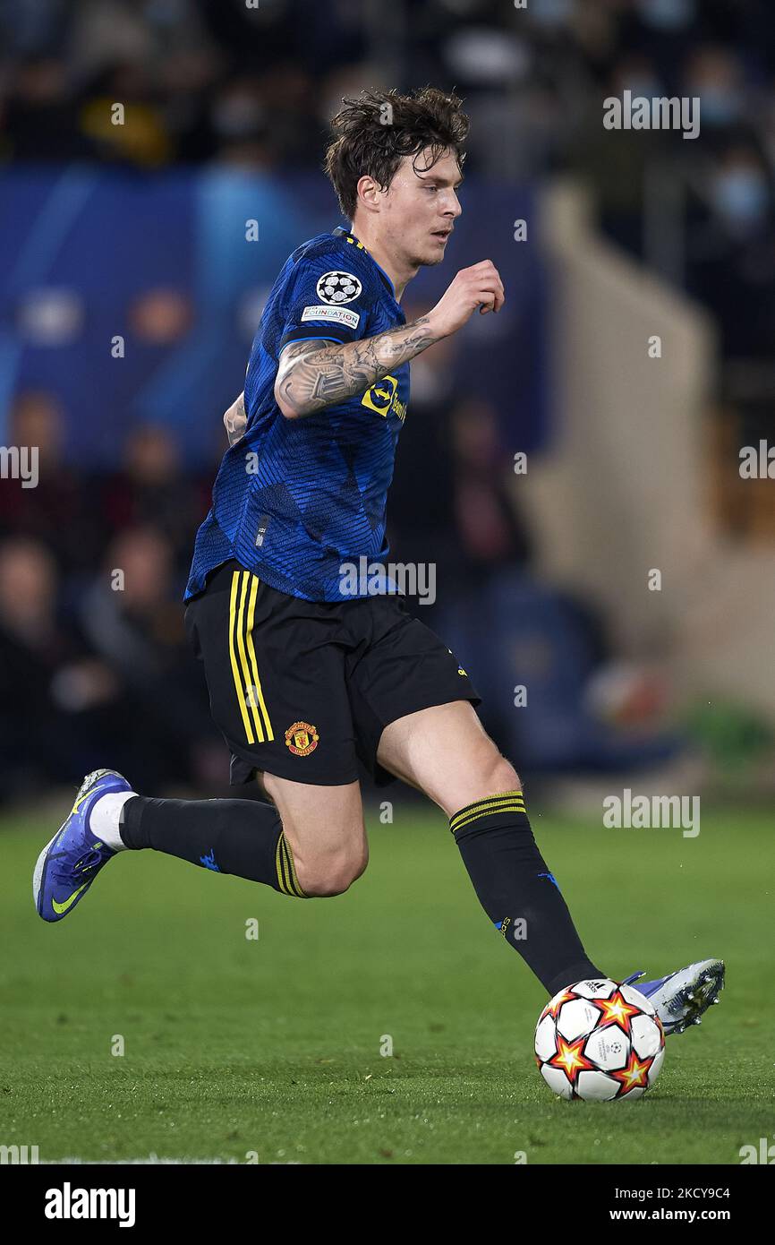 Victor Lindelof of Manchester United in action during the UEFA Champions League group F match between Villarreal CF and Manchester United at Estadio de la Ceramica on November 23, 2021 in Villarreal, Spain. (Photo by Jose Breton/Pics Action/NurPhoto) Stock Photo