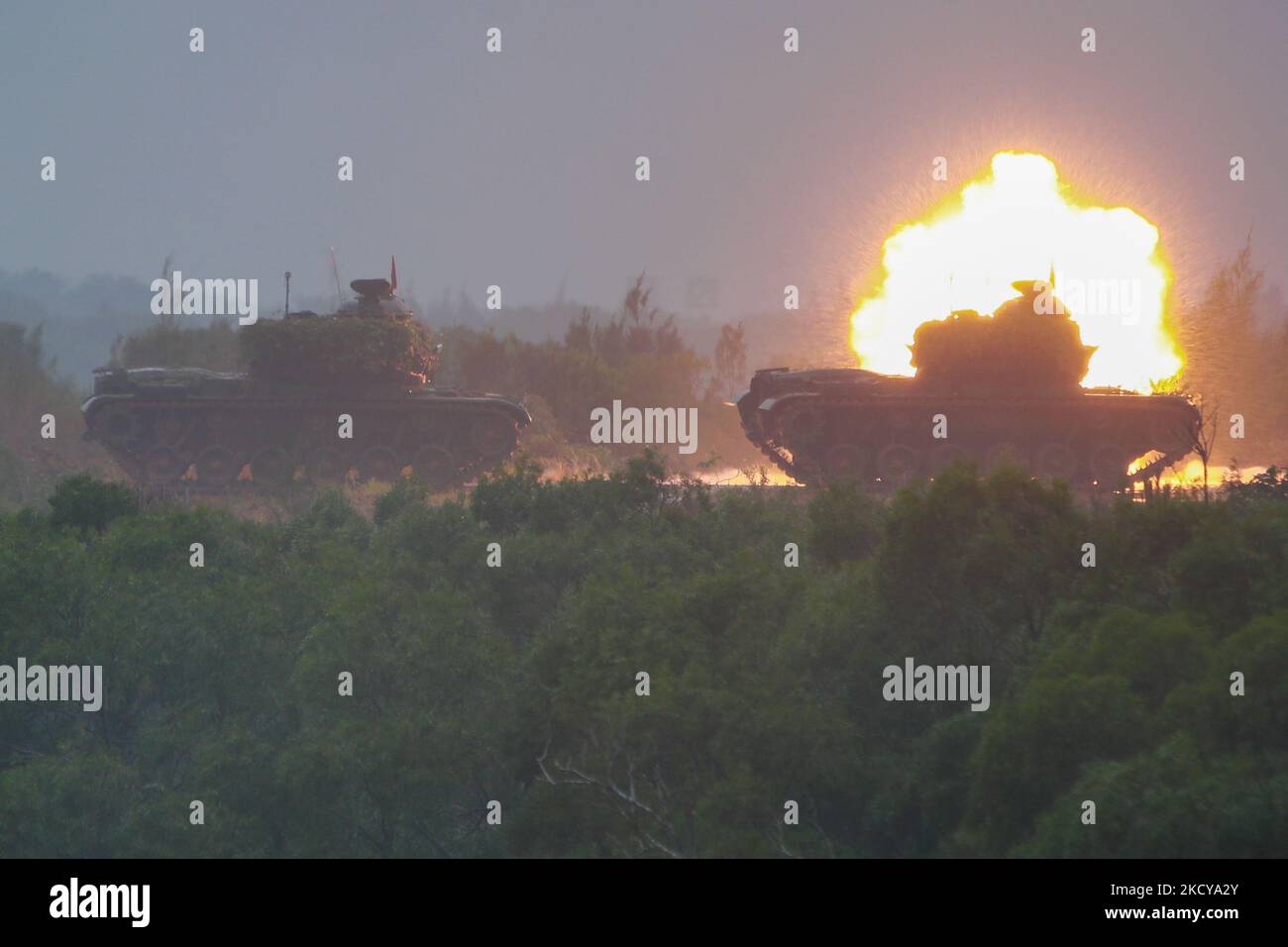 M60-A3 tanks fire cannons during a live ammunition military drill at an unnamed location, amid rising tensions with China, in Hsinchu, Taiwan, 21 December 2021. Taiwan has been facing intensifying military threats from China including Chinese PLA warplanes sent to cruise around the island, while the US has been offering more arm sales to Taiwan. (Photo by Ceng Shou Yi/NurPhoto) Stock Photo