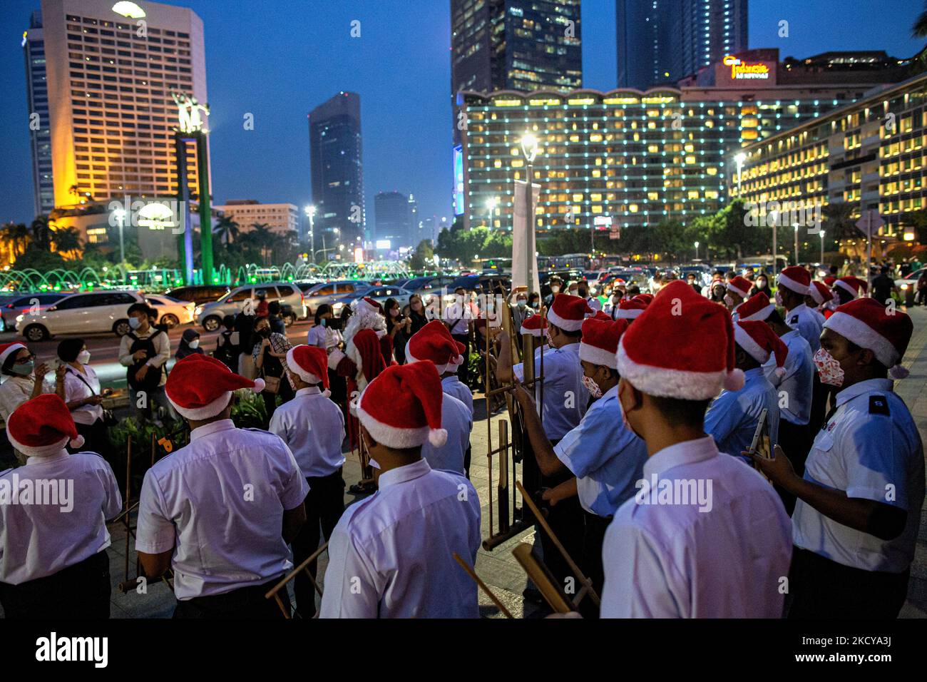 Students play traditional music instruments 'angklung' as they celebrate the upcoming Christmas in Jakarta on 21 December 2021. The world's most populous Muslim country is gearing up for Christmas celebration. One of the Christmas in the capital Jakarta series of events, Christmas Carol, together with 21 choir groups, sing melodious music live in every corner of the capital city from 21th to 23rd December 2021. Meanwhile, 217,000 police officers would be deployed to protect thousands of churches and other religious sites in the country. (Photo by Afriadi Hikmal/NurPhoto) Stock Photo