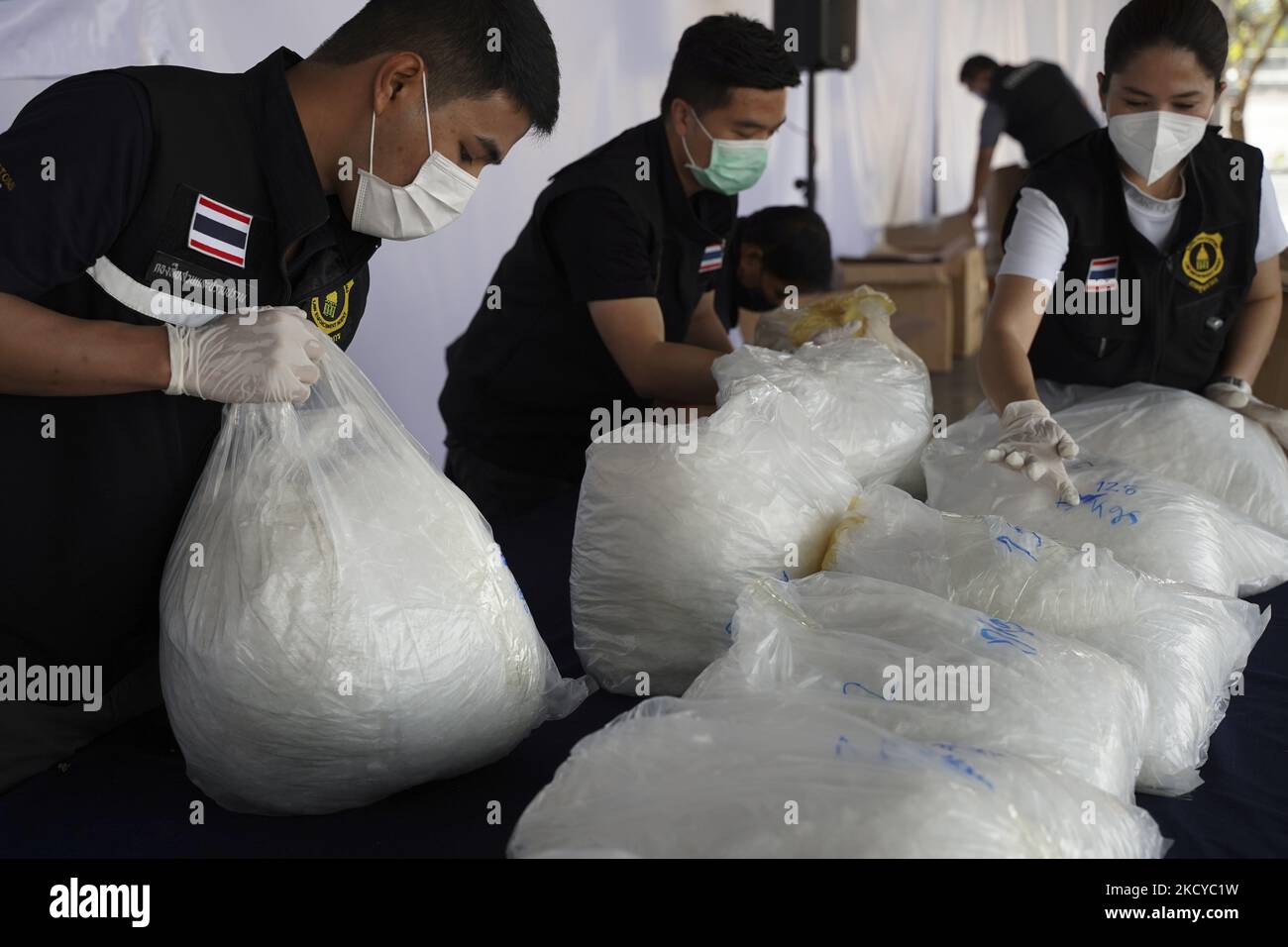 Thai Customs Officials Display Seized Crystal Methamphetamine Worth 116 thai-customs-officials-display-seized-crystal-methamphetamine-worth-116