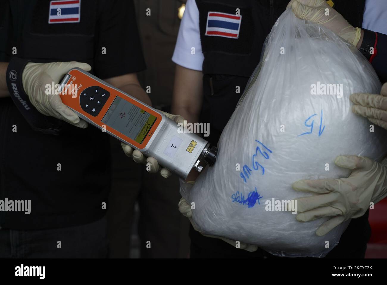 Thai Customs Department show the result of machine test as they seized 897 kilograms of crystal methamphetamine worth 116 million Thai baht (about 3.44 million US dollars or 3.04 million euro) after Thai customs intercepted packages headed for Australia, in Bangkok, Thailand, 23 December 2021. (Photo by Anusak Laowilas/NurPhoto) Stock Photo