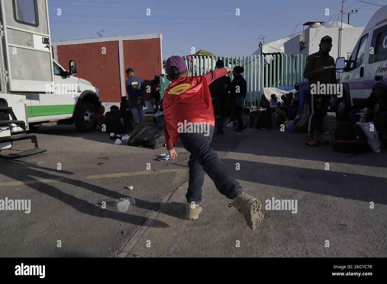 A child from the migrant caravan plays before boarding a bus in the car park of the Casa Peregrino, Mexico City, bound for northern Mexico where the processing of humanitarian visas will continue after negotiations and agreements with the Mexican government. (Photo by Gerardo Vieyra/NurPhoto) Stock Photo