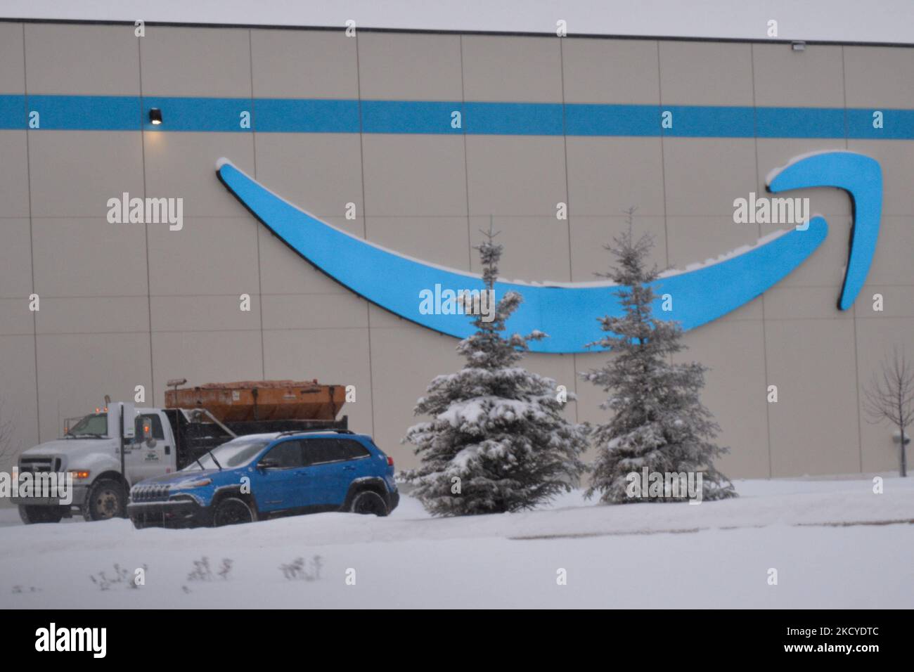 Amazon logo at the front of Amazon Fulfillment Services DYB3 in Nisku. On Wednesday, December 22, 2021, in Edmonton, Alberta, Canada. (Photo by Artur Widak/NurPhoto) Stock Photo