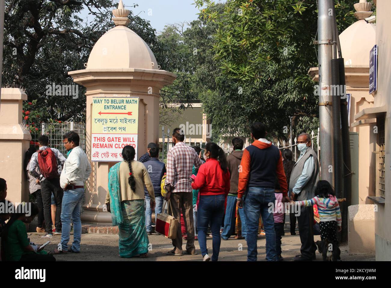 People outside the entry gate of Belur Math, global headquarters of Ramakrishna Mission, in Kolkata, India, on December 31, 2021. (Photo by Debajyoti Chakraborty/NurPhoto) Stock Photo