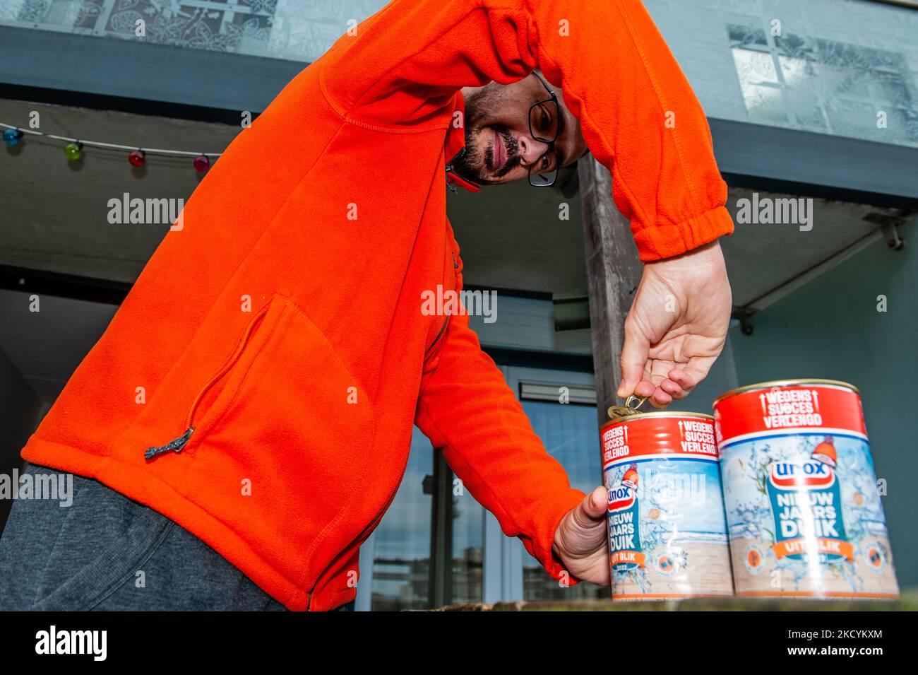 A man is opening one of the Unox cans filled with seawater during the traditional New Year's dive at home, in Nijmegen, on January 1st, 2021. (Photo by Romy Arroyo Fernandez/NurPhoto) Stock Photo