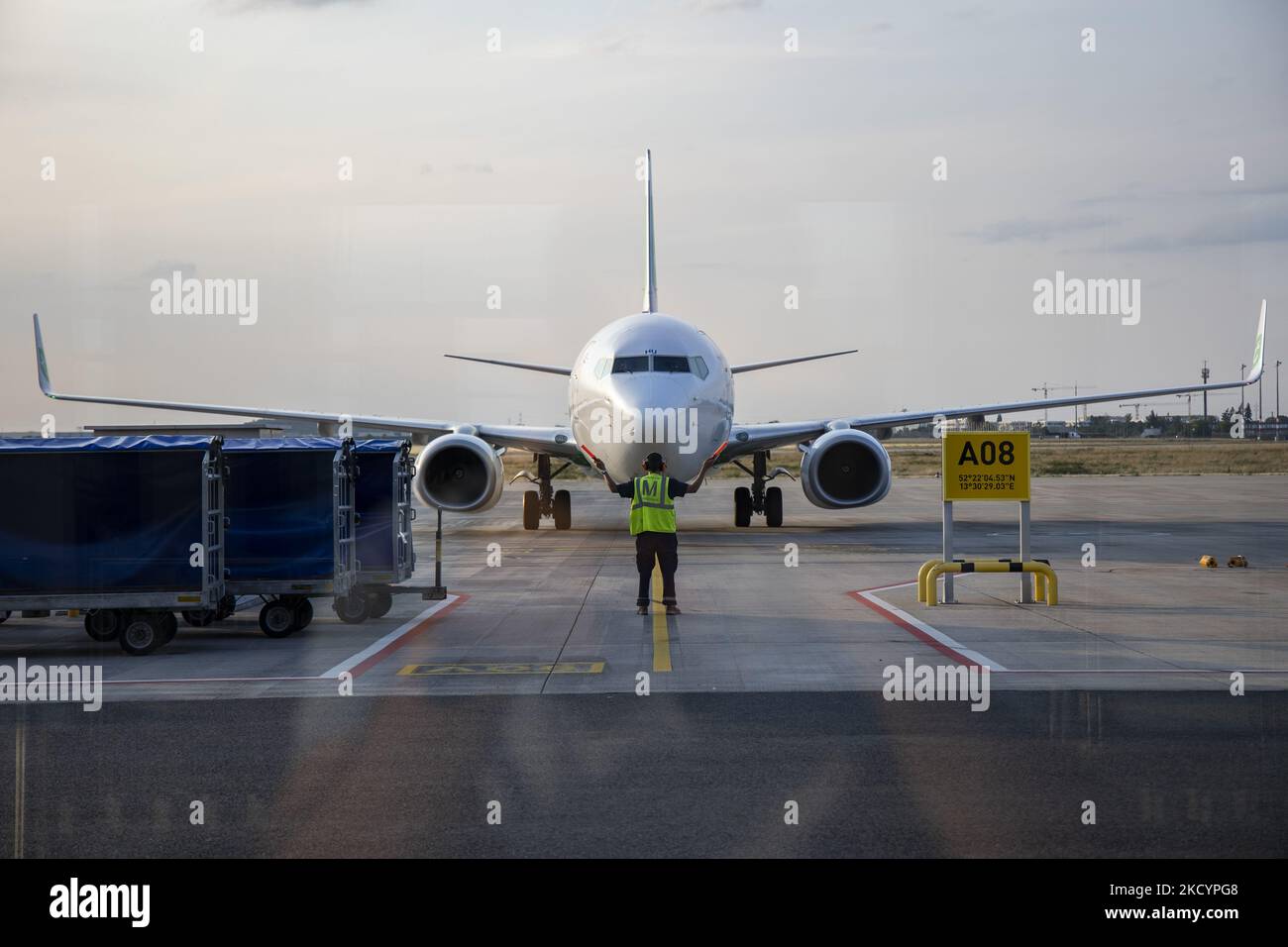 An operator effects the aircraft marshalling of a Transavia airplane at Berlin Brandenburg Airport in Schoenefeld, Brandenburg on July 10, 2021. (Photo by Emmanuele Contini/NurPhoto) Stock Photo