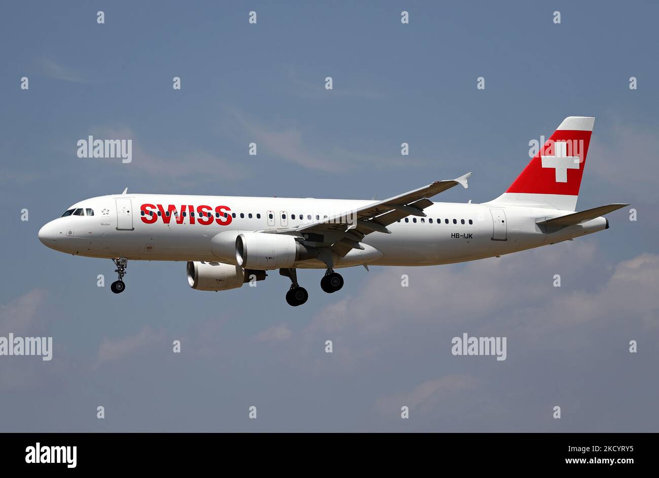 Airbus A320-200 plane, of the Swiss International Air Lines company, getting ready to land at Barcelona airport, in Barcelona on 06th August 2021. -- (Photo by Urbanandsport/NurPhoto) Stock Photo