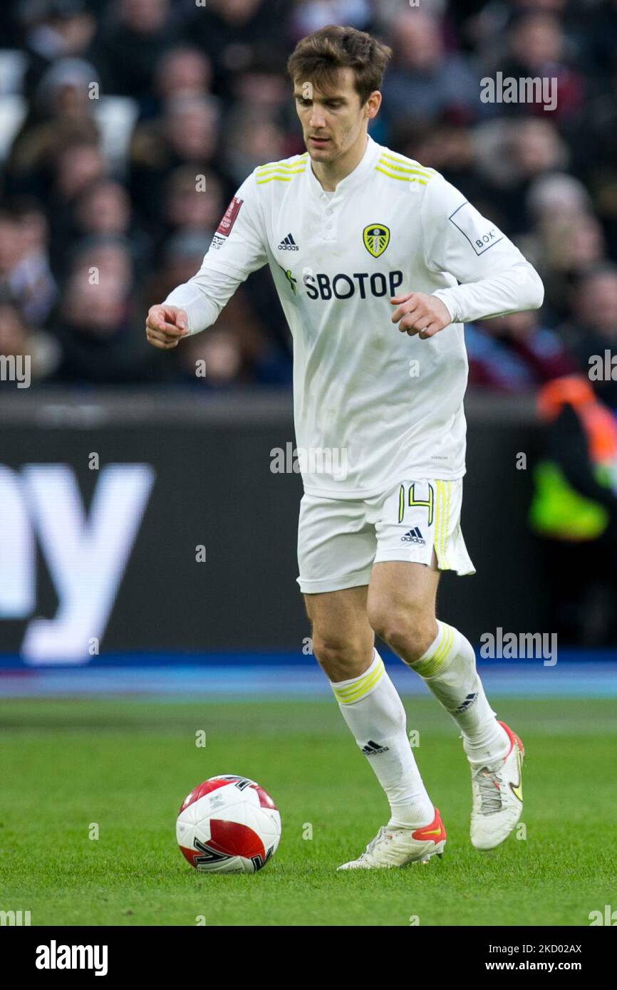 LONDON, UK. JAN 9TH Diego Llorente of Leeds United controls the ball during the FA Cup Third Round match between West Ham United and Leeds United at the London Stadium, Stratford on Sunday 9th January 2022. (Photo by Federico Maranesi/MI News/NurPhoto) Stock Photo