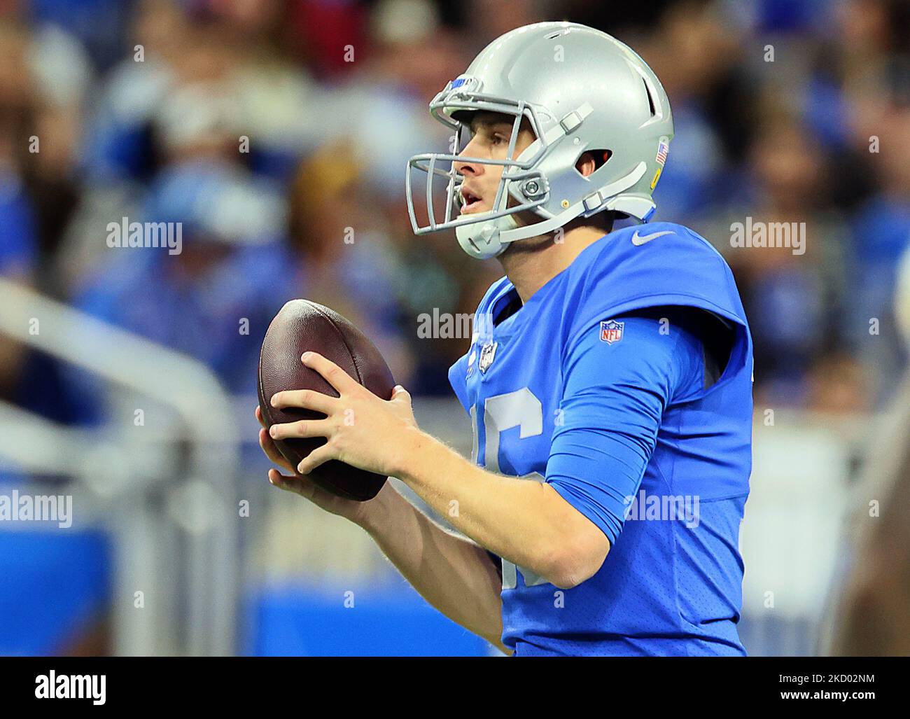 Detroit Lions quarterback Jared Goff (16) catches the snap during an NFL football game between the Detroit Lions and the Green Bay Packers in Detroit, Michigan USA, on Sunday, January 9, 2022. (Photo by Amy Lemus/NurPhoto) Stock Photo