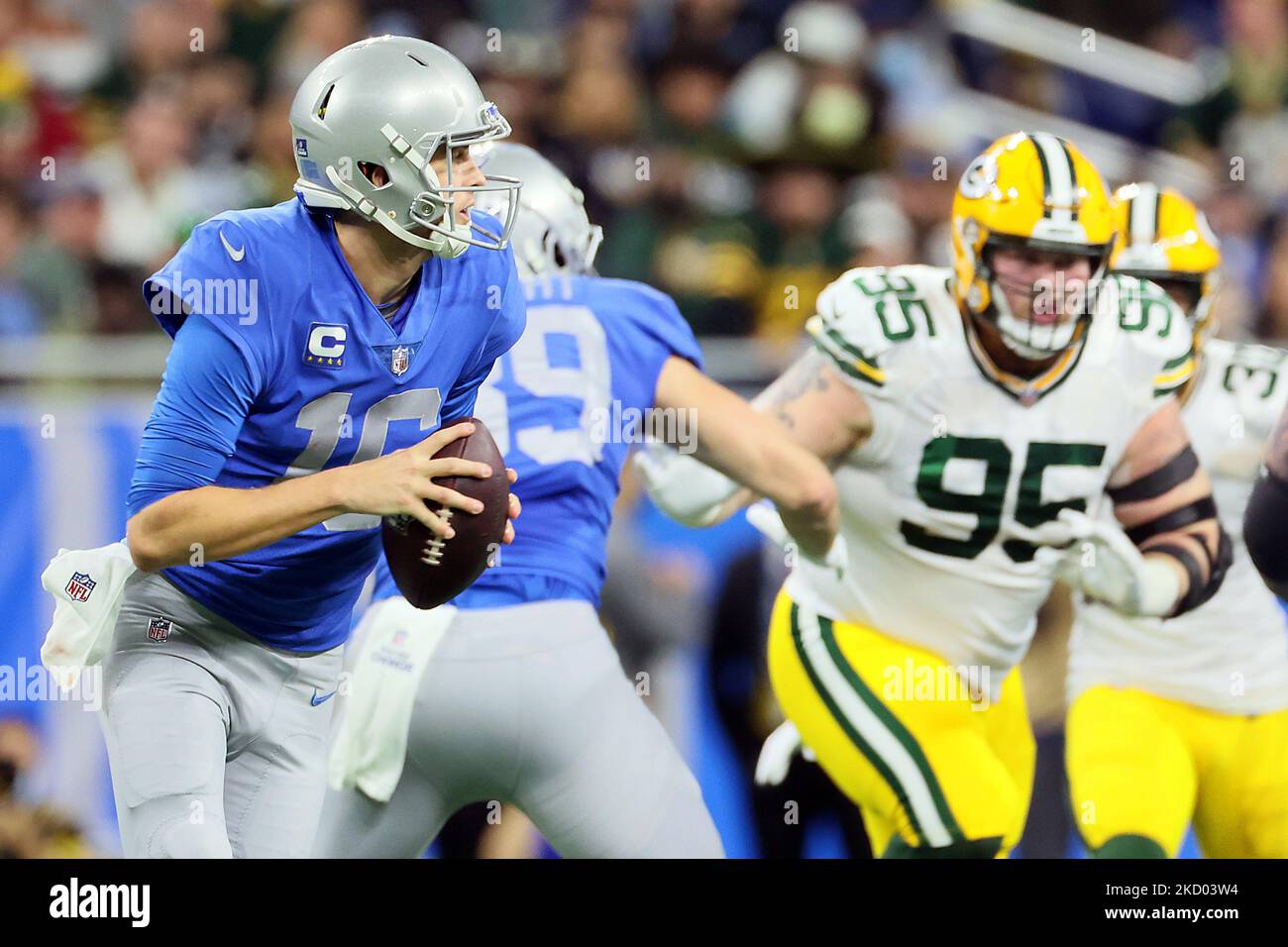 Detroit Lions quarterback Jared Goff (16) runs with the ball during an NFL football game between the Detroit Lions and the Green Bay Packers in Detroit, Michigan USA, on Sunday, January 9, 2022. (Photo by Amy Lemus/NurPhoto) Stock Photo