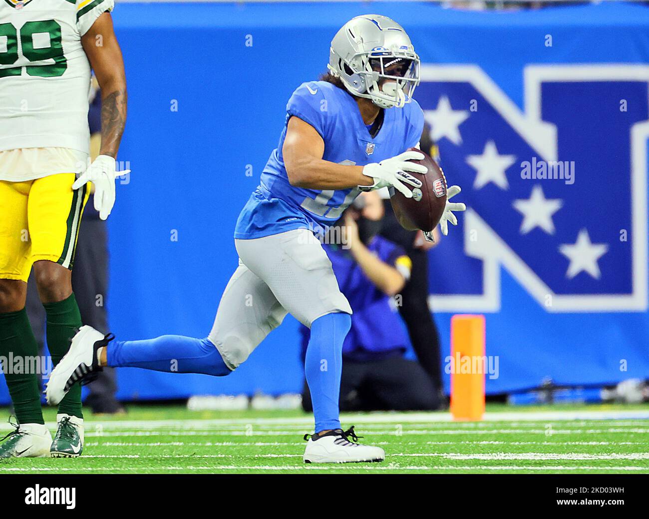 Detroit Lions wide receiver Kalif Raymond (11) runs with the ball