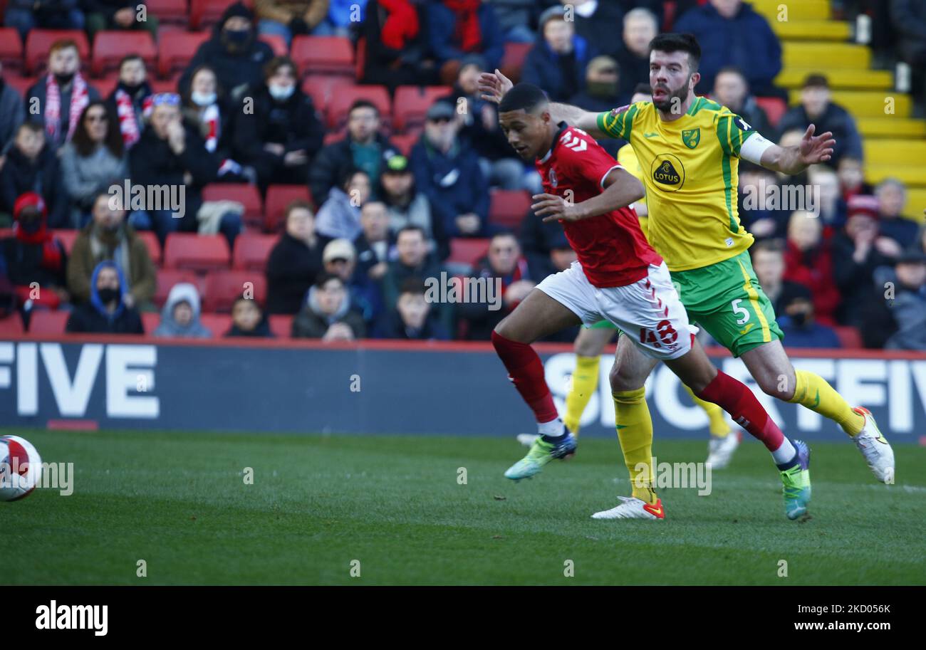 Charlton Athletic's Mason Burstow beats Grant Hanley of Norwich City during FA Cup Third Round Proper between Charlton Atheltic vs Norwich City at The ValleyStadium, London on 09th January 2022 (Photo by Action Foto Sport/NurPhoto) Stock Photo