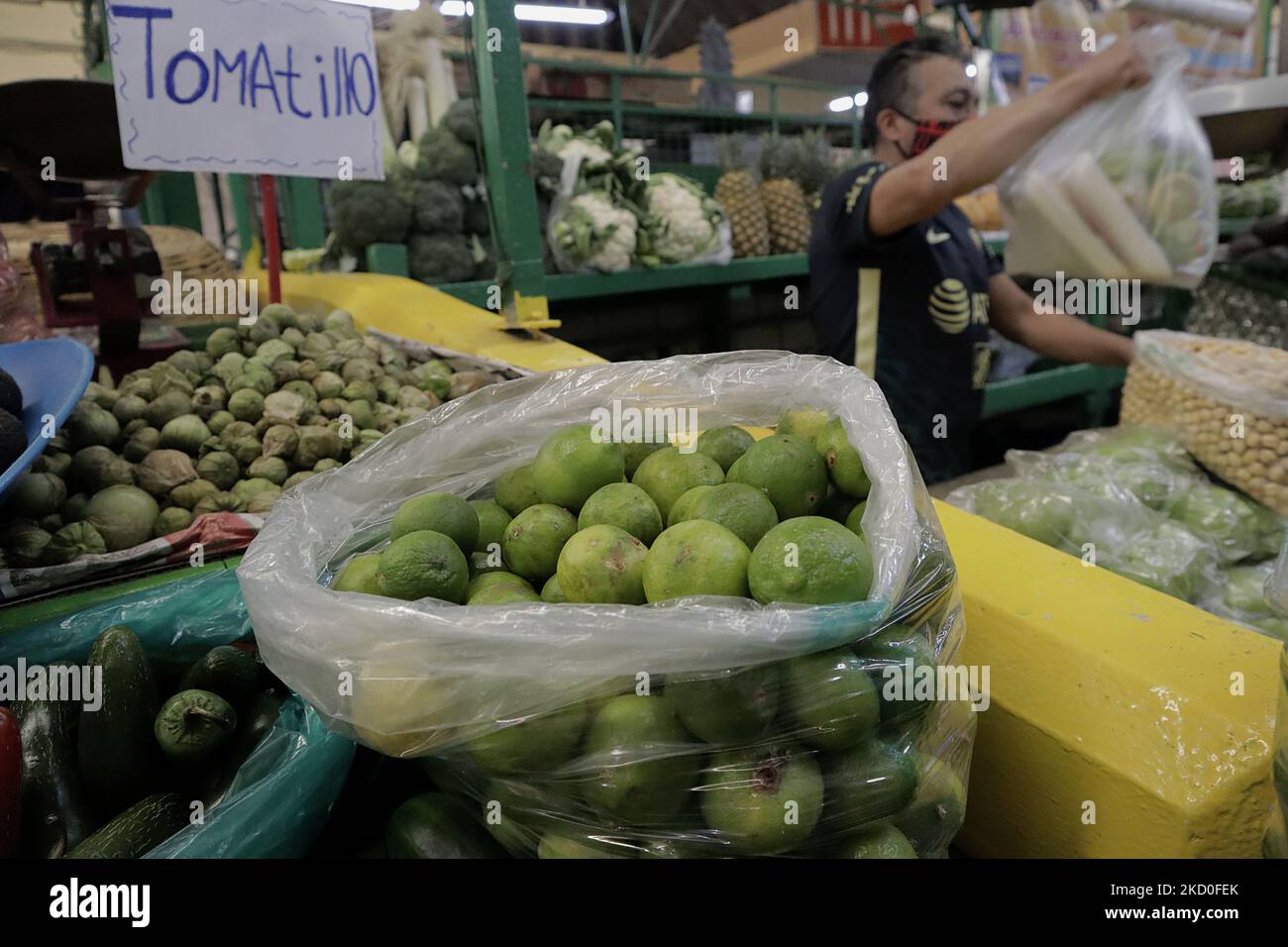 sale-of-lemons-in-a-market-in-mexico-city-during-the-covid-19-health