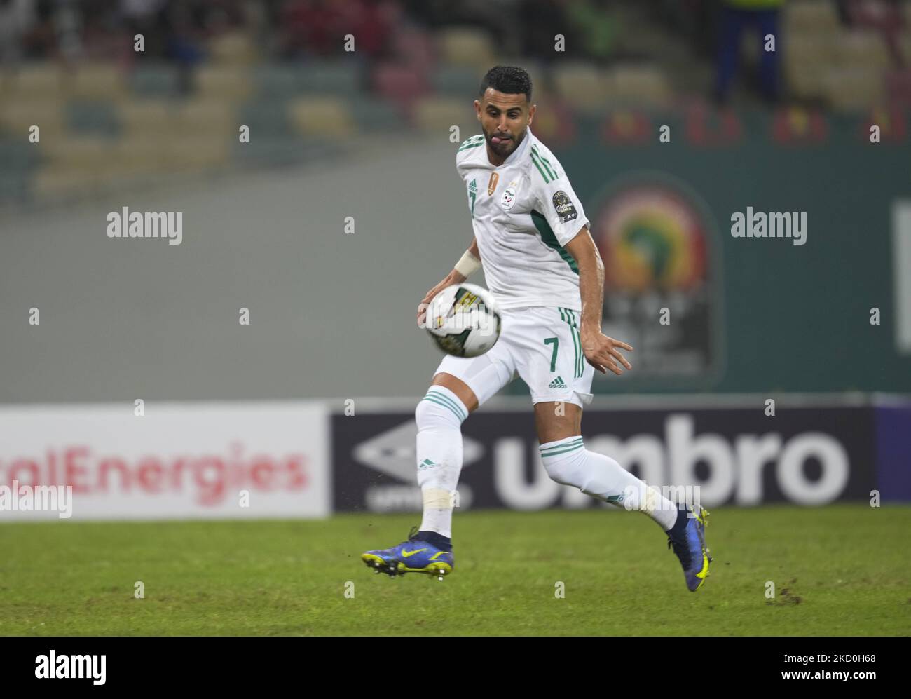 Riyad Mahrez (captain) of Algeria during Algeria versus Equatorial Guinea, African Cup of Nations, at Japoma Stadium on January 16, 2022. (Photo by Ulrik Pedersen/NurPhoto) Stock Photo
