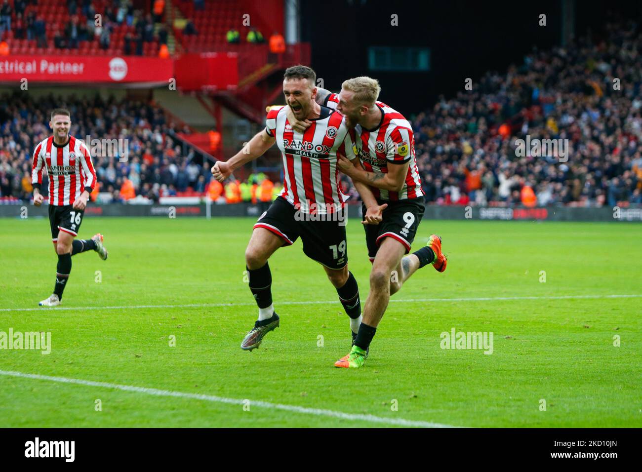 Jack Robinson #19 of Sheffield United Celebrates scoring a goal to make it 3-2 during the Sky Bet Championship match Sheffield United vs Burnley at Bramall Lane, Sheffield, United Kingdom, 5th November 2022  (Photo by Ben Early/News Images) Stock Photo