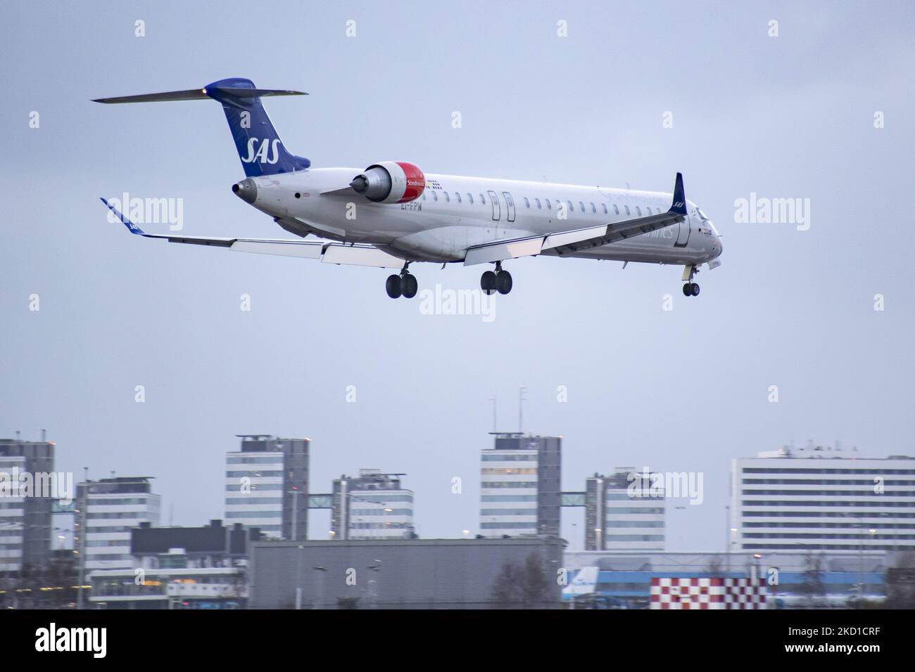 Bombardier crj 900 cockpit hi-res stock photography and images - Alamy
