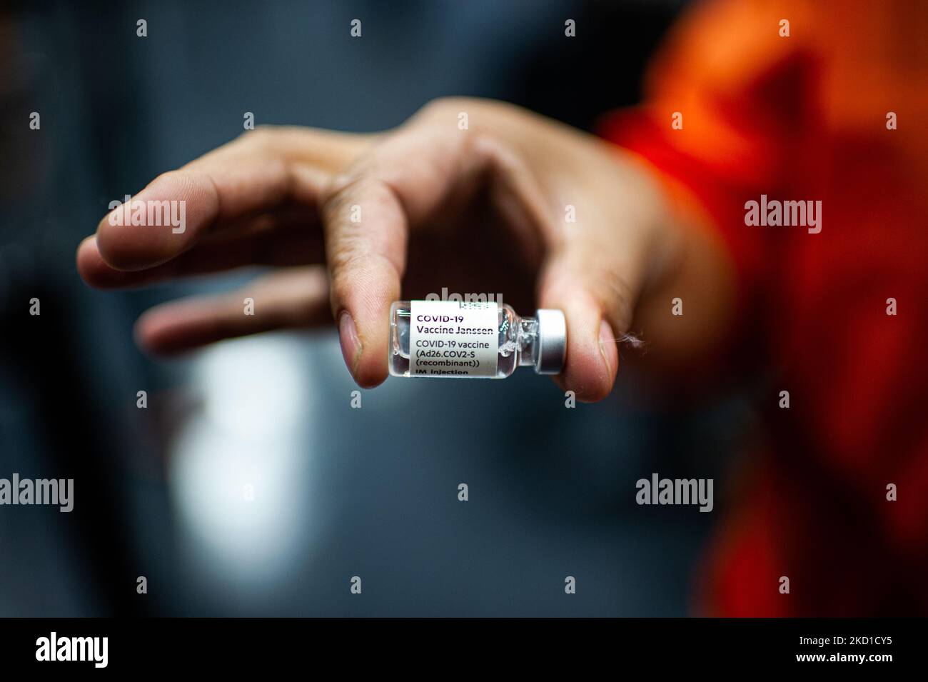 A nurse holds a vial of the Janssen COVID-19 vaccine against the Coronavirus disease during the mass delivery of Temporary Residence Permits for Venezuelan migrants on January 27, 2022. Colombia Migration is organizing mass events to grant more than 70.000 temporary permissions ID's to Venezuelan migrants in the span of 7 days. (Photo by Sebastian Barros/NurPhoto) Stock Photo