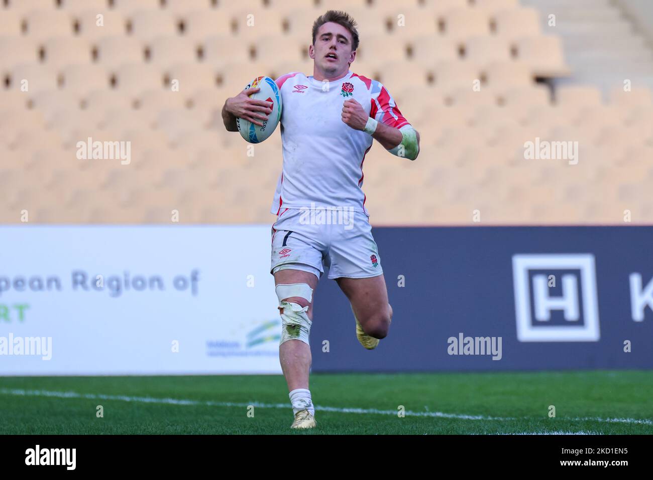 Calum Randle of England runs with the ball during the Men's HSBC World Rugby Sevens Series 2022 match between England and Wales at the La Cartuja stadium in Seville, on January 29, 2022. (Photo by DAX Images/NurPhoto) Stock Photo