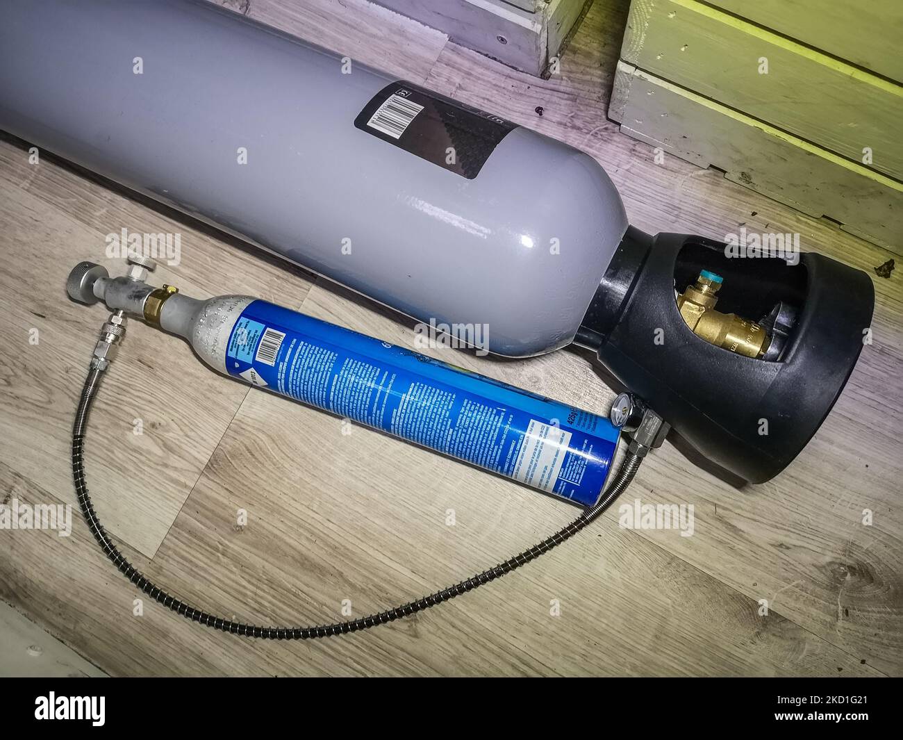 Self refiling a SodaStream cylinder from the big CO2 cylinder seen in