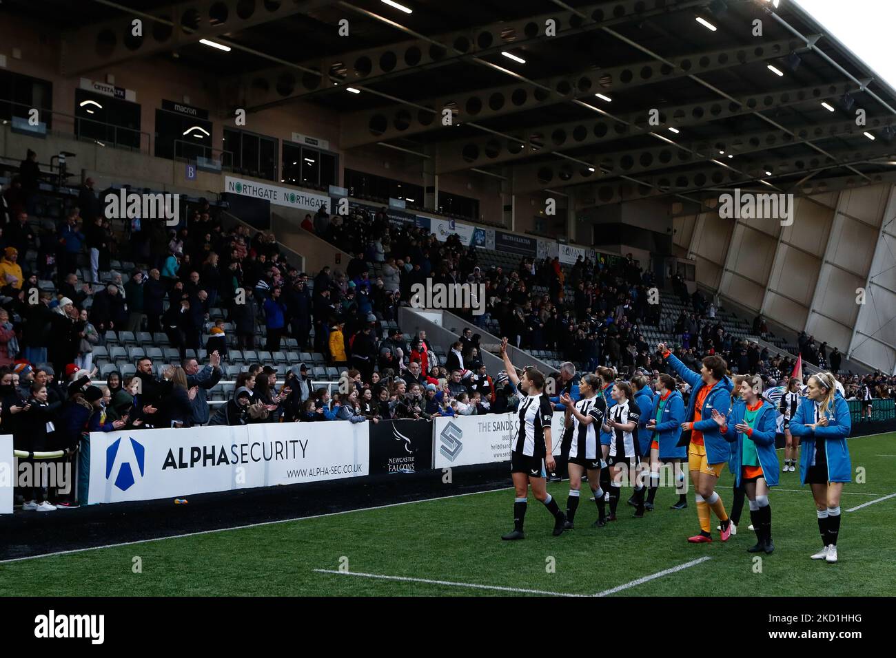 Newcastle United players applauds fans during the Women's FA Cup Fourth Round match between Newcastle United and Ipswich Town at Kingston Park, Newcastle on Sunday 30th January 2022. (Photo by Will Matthews/MI News/NurPhoto) Stock Photo