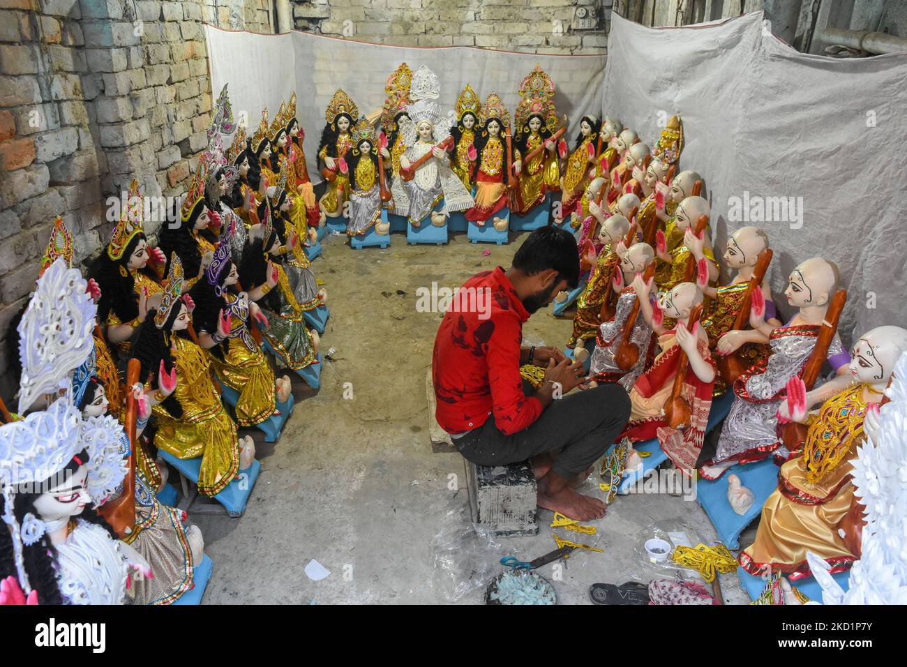 An artisan gives final touches to an idol of Saraswati ahead of Vasant Panchami (Saraswati Puja) in Kolkata , India , on 2 February 2022. (Photo by Debarchan Chatterjee/NurPhoto) Stock Photo