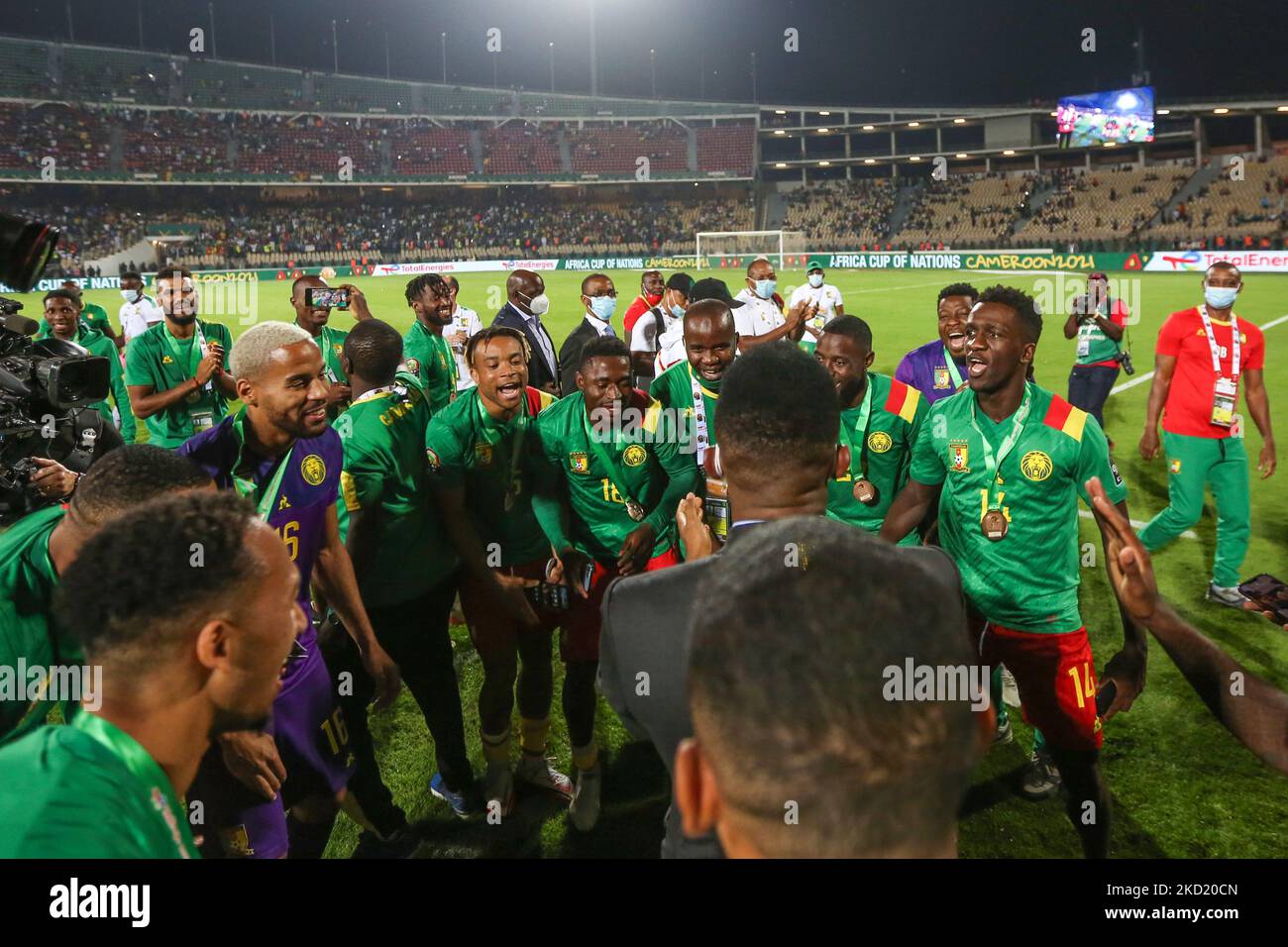 Cameroon's players and former Cameroonian football player Samuel Eto'o (R) celebrate their bronze medal at the end of the Africa Cup of Nations (CAN) 2021 third place football match between Burkina Faso and Cameroon at Stade Ahmadou-Ahidjo in Yaounde on 05 February 2022. (Photo by Ayman Aref/NurPhoto) Stock Photo