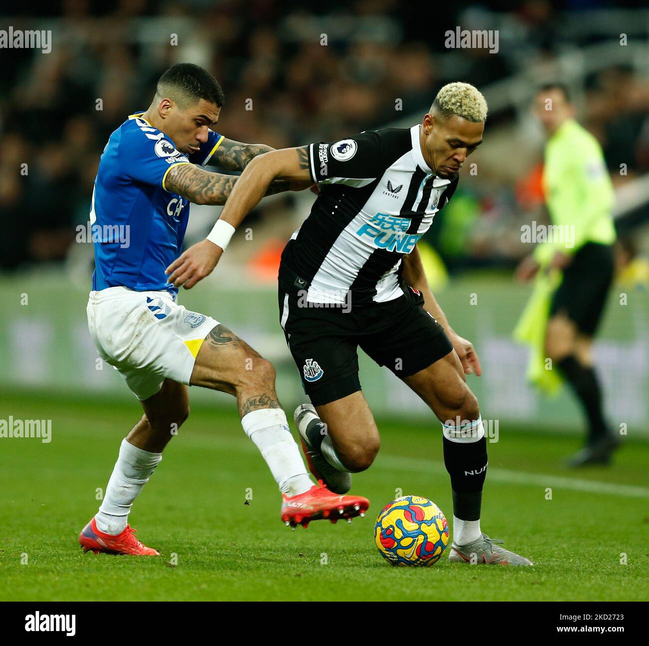 Allan of Everton and Joelinton of Newcastle United in action during the Premier League match between Newcastle United and Everton at St. James's Park, Newcastle on Tuesday 8th February 2022. (Photo by Will Matthews/MI News/NurPhoto) Stock Photo