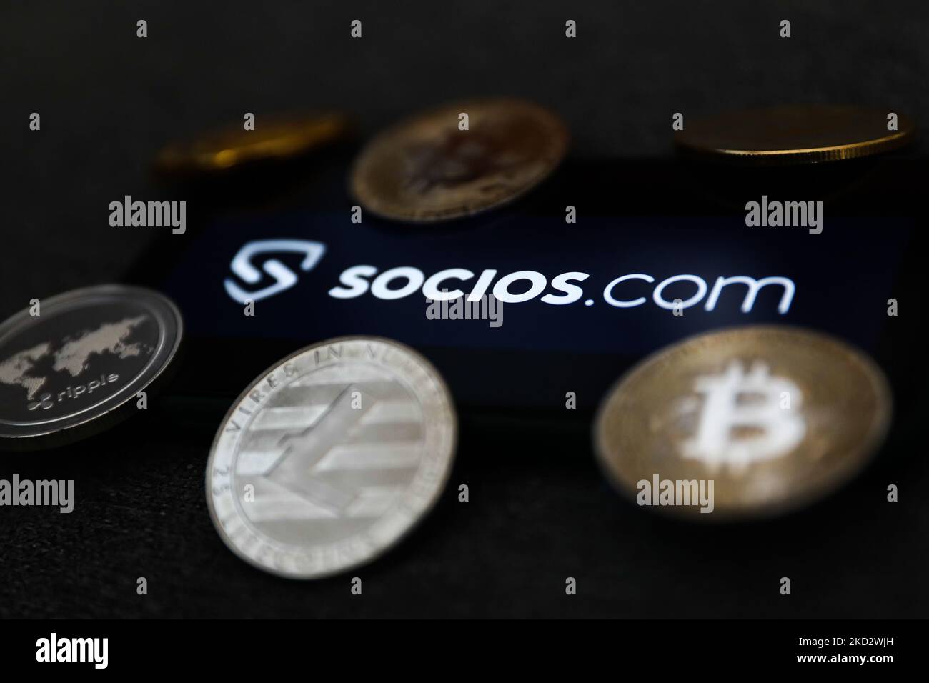 Crypto com coin hi-res stock photography and images - Page 2 - Alamy