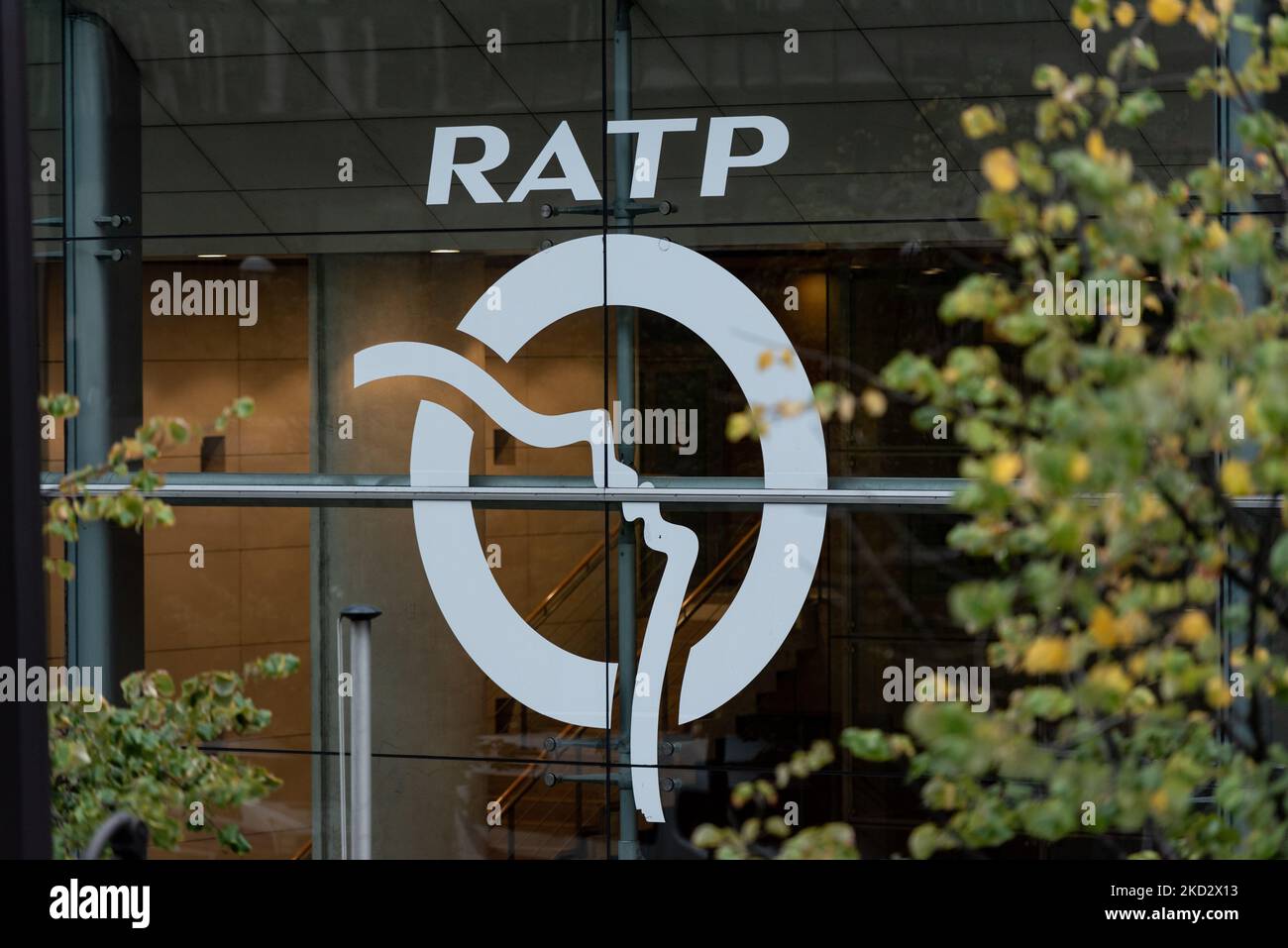 Illustration Of The Ratp Logo On The Windows Of The Company S Illustration Of The Ratp Logo On The Windows Of The Company S