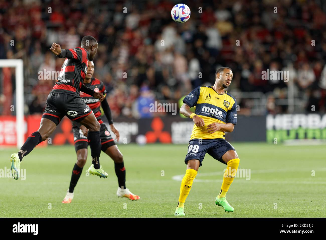 SYDNEY, AUSTRALIA - NOVEMBER 5: Adama Traore of the Wanderers heads the ball during the match between the Wanderers and the Mariners at CommBank Stadium on November 5, 2022 in Sydney, Australia Credit: IOIO IMAGES/Alamy Live News Stock Photo