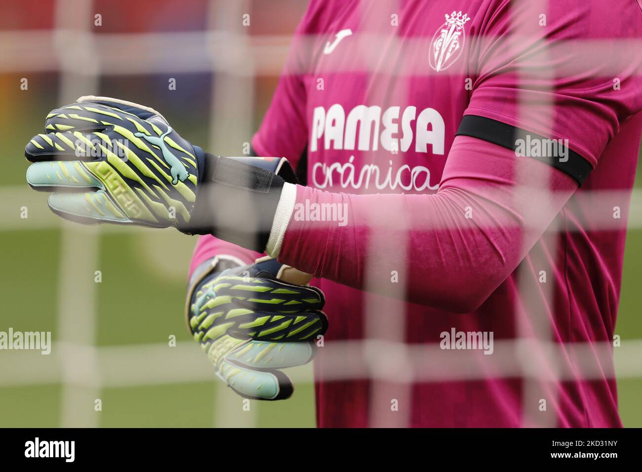 Sergio Asenjo Goalkeeper Gloves Hi-res Stock Photography And Images - Alamy