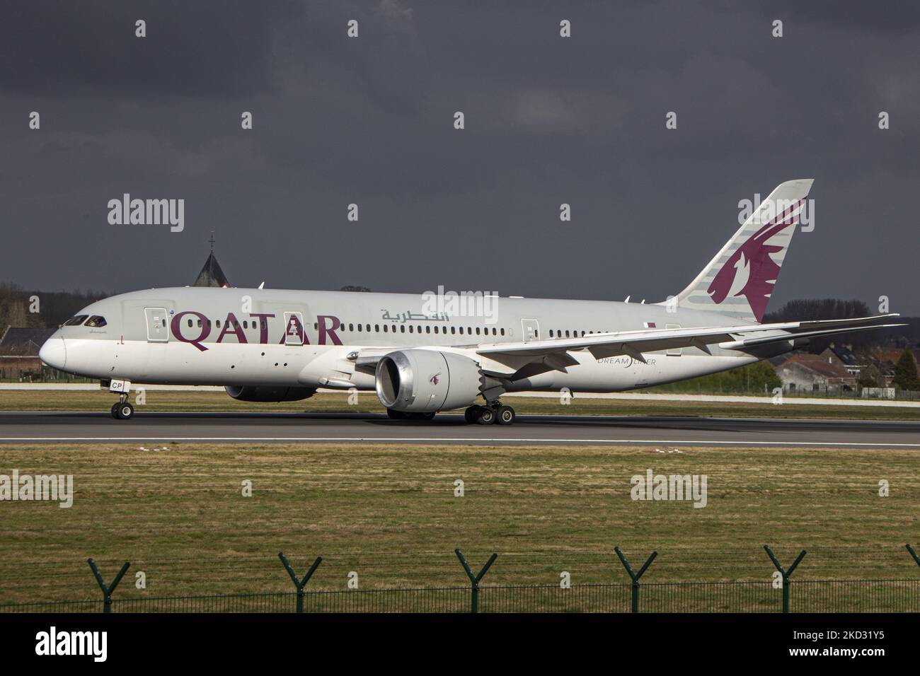 Qatar Airways Boeing 7878 Dreamliner aircraft as seen on final