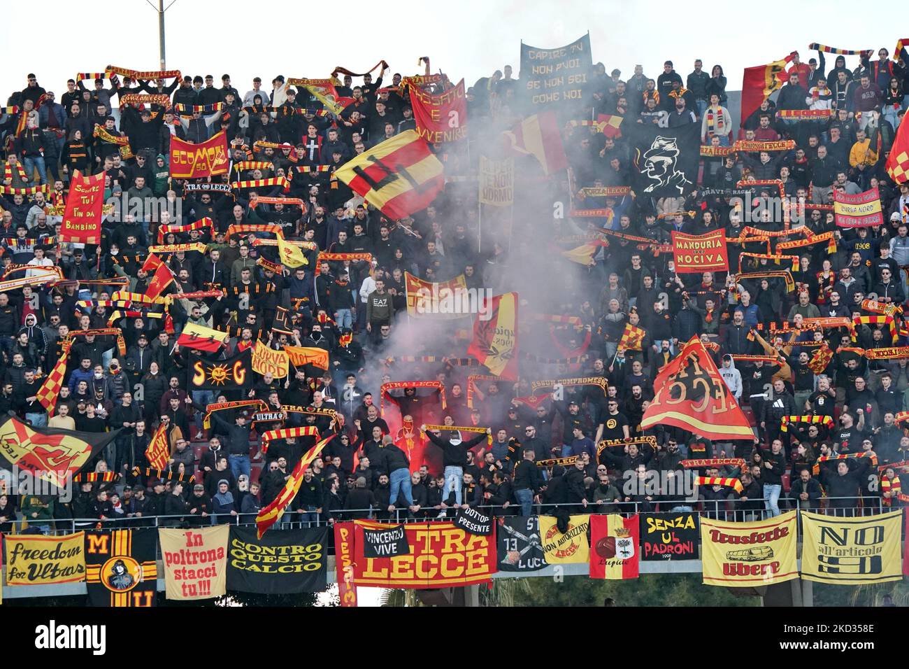 US Lecce supporters during the Italian soccer Serie B match US Lecce vs FC Crotone on February 20, 2022 at the Ettore Giardiniero stadium in Lecce, Italy (Photo by Emmanuele Mastrodonato/LiveMedia/NurPhoto) Stock Photo